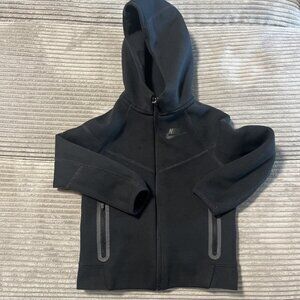 Nike Sportswear Tech Fleece Extended Kids Size 4 NWOT